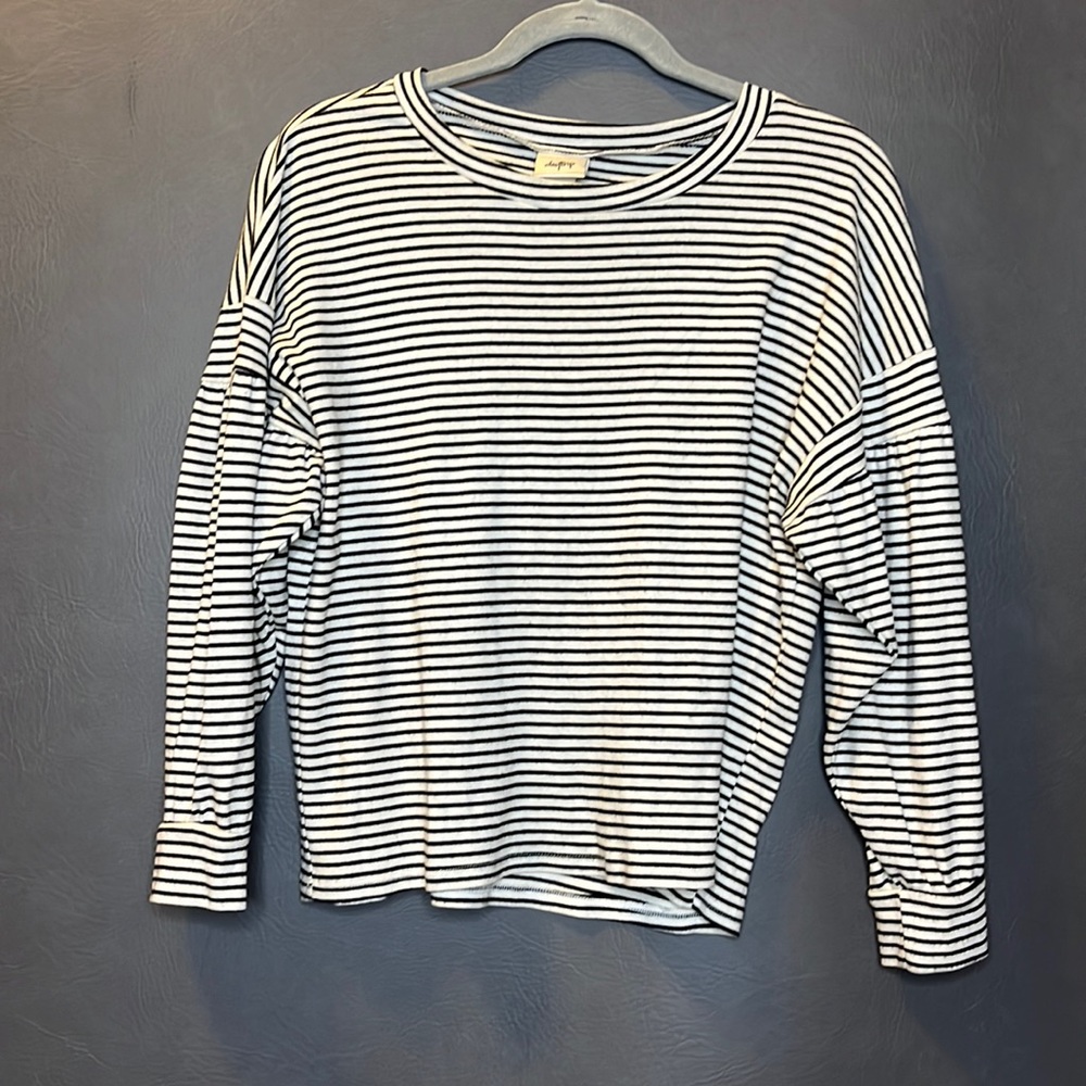 Striped Daytrip long balloon sleeve 🖤🤍